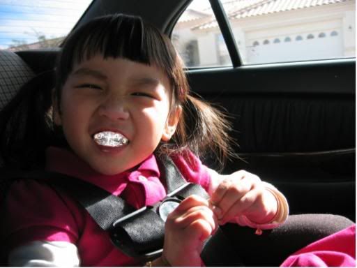http://i16.photobucket.com/albums/b1/akim630/grillz.jpg