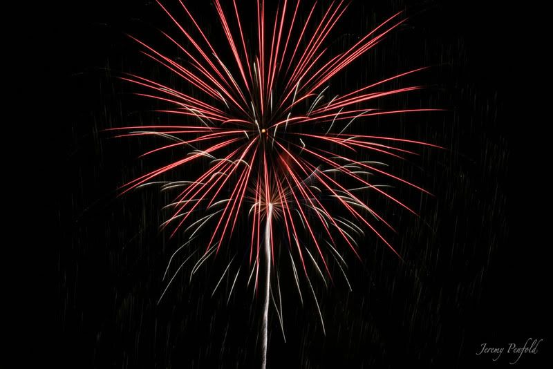 http://i16.photobucket.com/albums/b13/jeremypenfold/fireworks/IMG_2942web.jpg