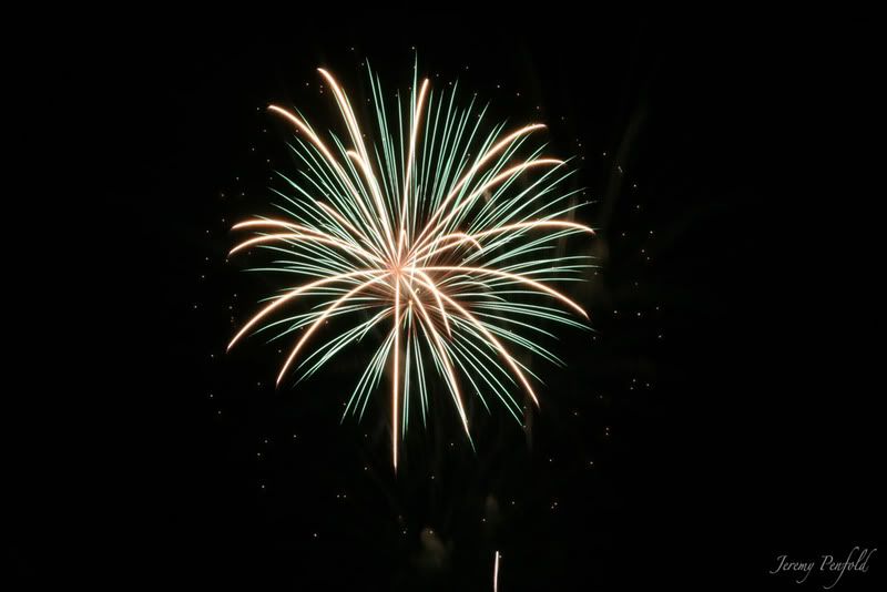 http://i16.photobucket.com/albums/b13/jeremypenfold/fireworks/IMG_2958web.jpg