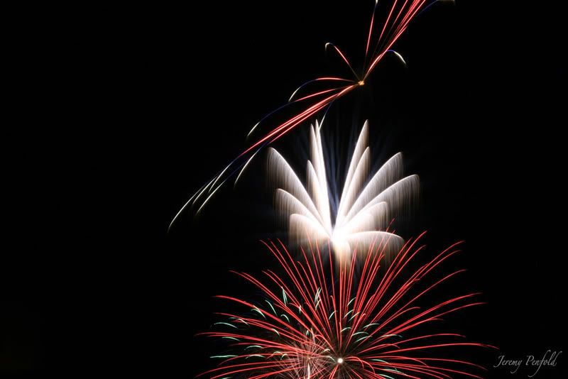 http://i16.photobucket.com/albums/b13/jeremypenfold/fireworks/IMG_2961web.jpg