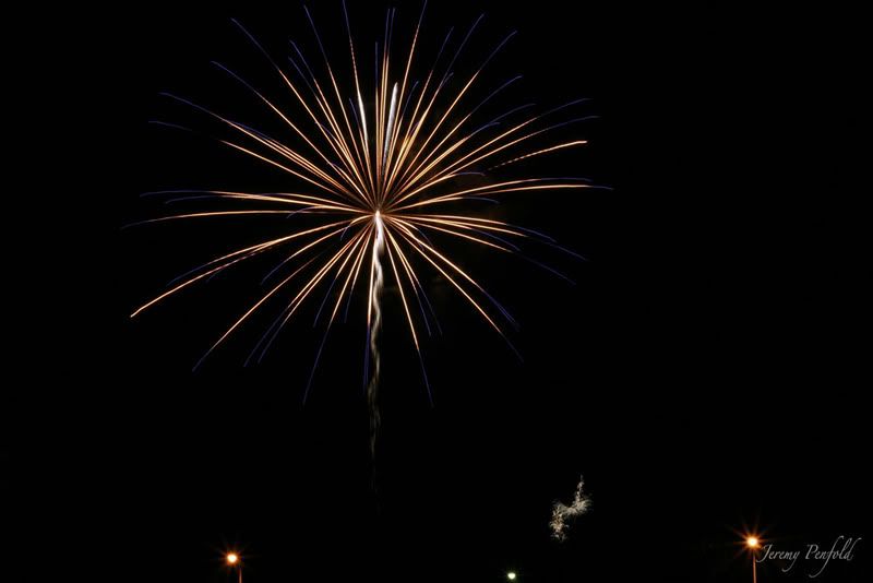 http://i16.photobucket.com/albums/b13/jeremypenfold/fireworks/IMG_3007web.jpg