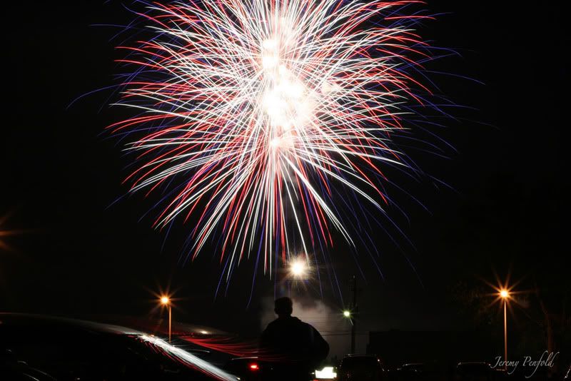 http://i16.photobucket.com/albums/b13/jeremypenfold/fireworks/IMG_3041web.jpg