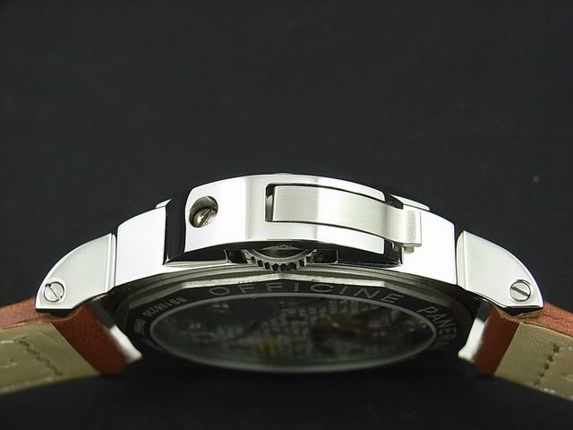 PAM111E-UE-03.jpg