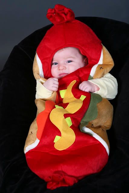 IMAGE: http://i16.photobucket.com/albums/b18/jenzzx2/HotDogsm.jpg