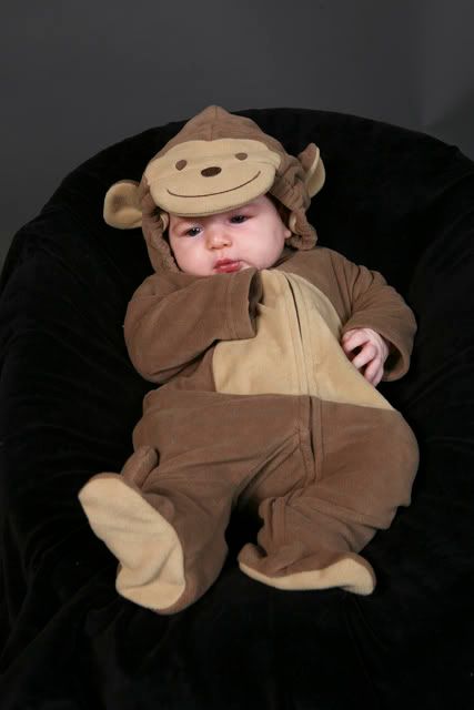 IMAGE: http://i16.photobucket.com/albums/b18/jenzzx2/MonkeySm.jpg