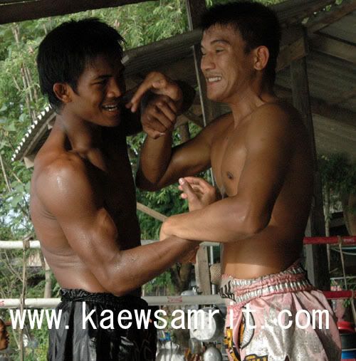 buakaw training twin