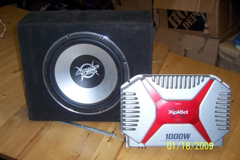 Sony xplod amp and 12 inch sub Pirate 4x4