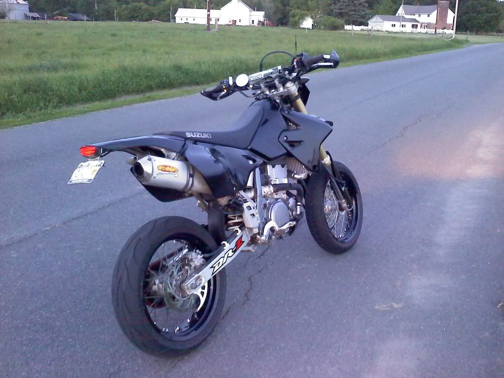 http://i16.photobucket.com/albums/b23/randomsv650/DRZ400SM/0522002026a.jpg