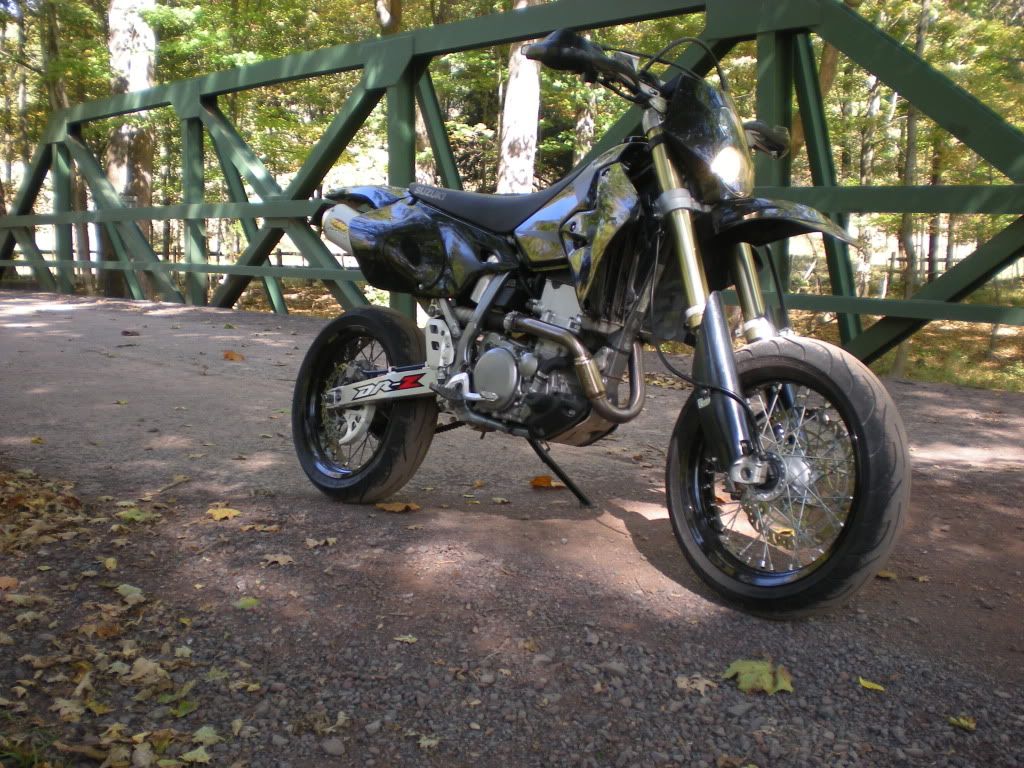 http://i16.photobucket.com/albums/b23/randomsv650/DRZ400SM/DSCN2710-1.jpg