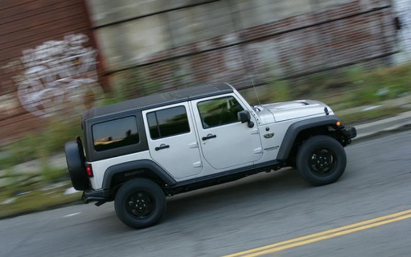 [Image: 2012-Jeep-Wrangler-passengers-side.jpg]