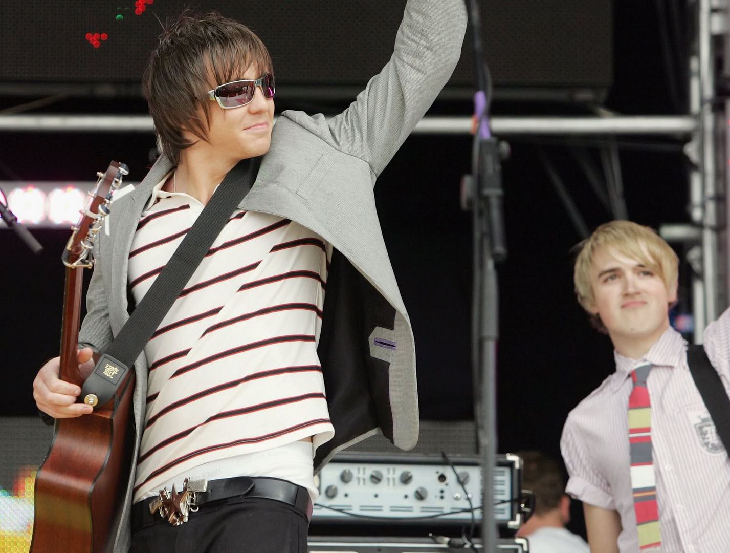 Obrázok “http://i16.photobucket.com/albums/b37/McFLY_LOVE/AKCE/T4%20on%20the%20Beach/712333123hv.jpg” sa nedá zobraziť, pretože obsahuje chyby.