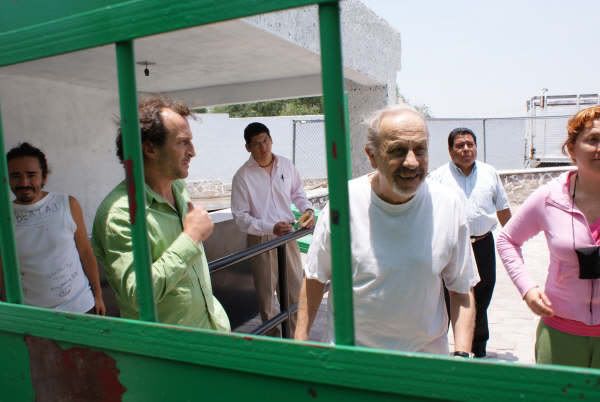 Cafe Tacvba visiting prisoners in Texcoco