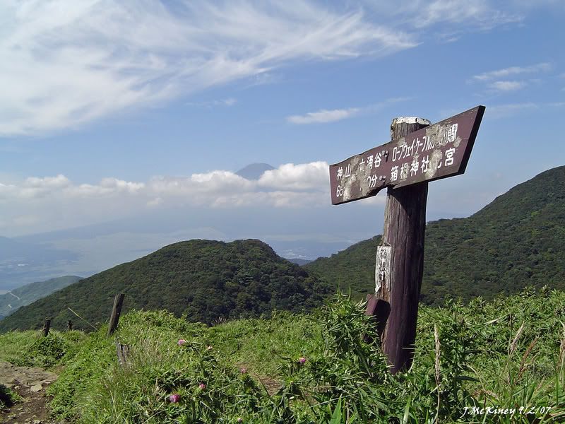 IMAGE: http://i16.photobucket.com/albums/b42/snookdafied/MtFuji_HakoneJapan9-2-06_3.jpg