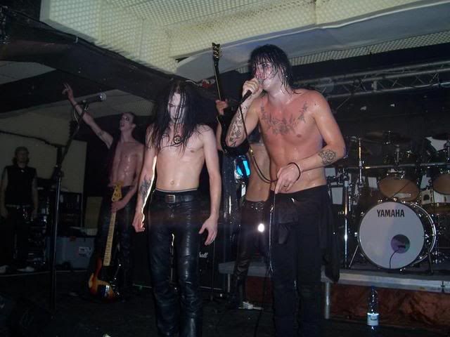 http://i16.photobucket.com/albums/b44/Marry_/gig20.jpg