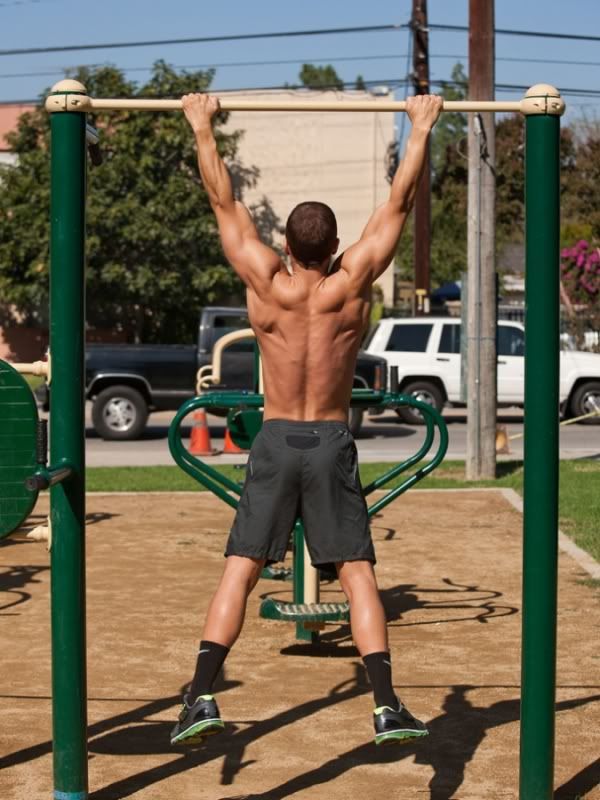 joey-lawrence-shirtless-six-pack-working-out-10202011-03-675x900.jpg