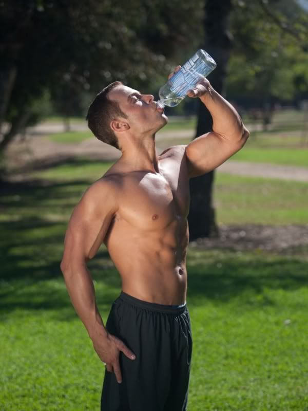 joey-lawrence-shirtless-six-pack-working-out-10202011-13-675x900.jpg