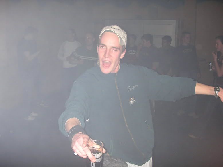 [img width=641 height=479]http://i16.photobucket.com/albums/b49/saskia_z/Darkraver%2011-2-2006/P2120056.jpg[/img]