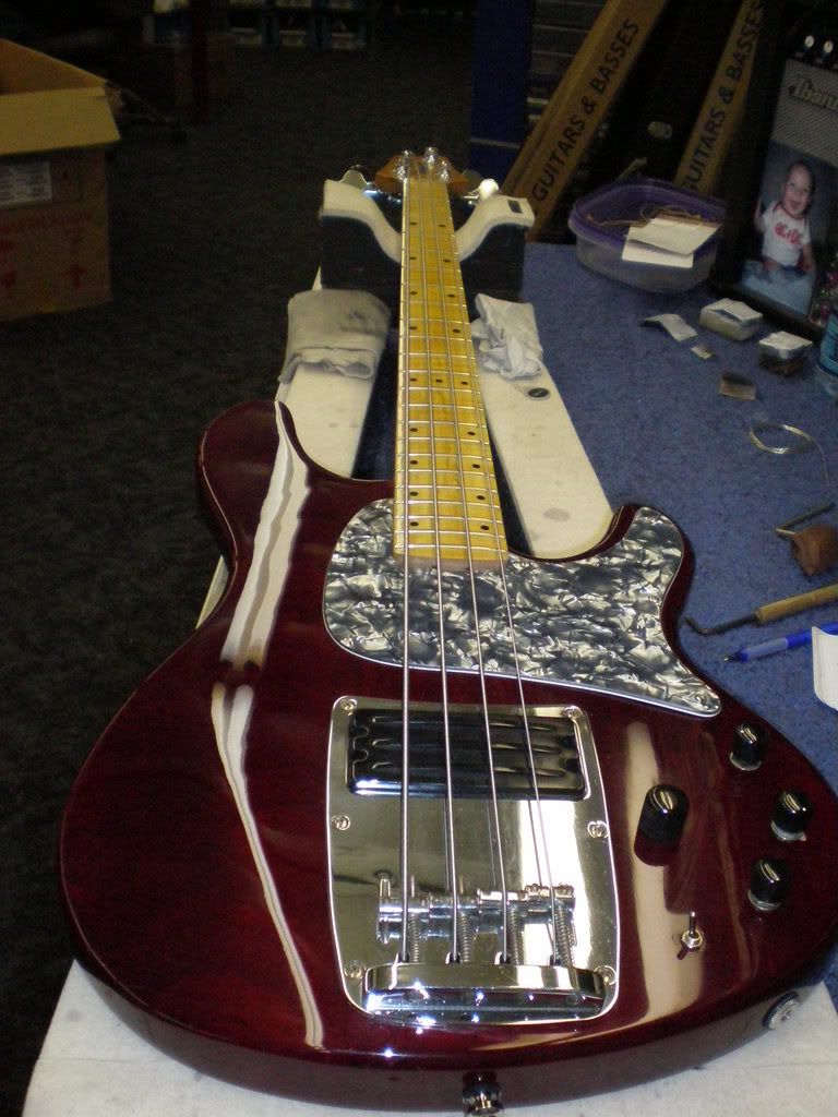 http://i16.photobucket.com/albums/b6/tombowlus/Ibanez%20USA%20Custom%20ATK/IbanezUSAATK003.jpg