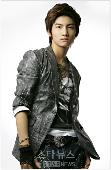 http://i16.photobucket.com/albums/b45/flu_vial/changmin/Changmin__2.png